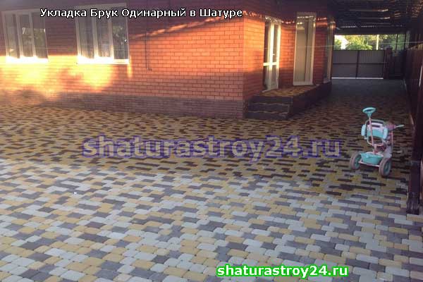 Пример укладки тротуарной плитки Брук Одинарный или Римский Брук на даче в селе Кривандино Шатурского района
